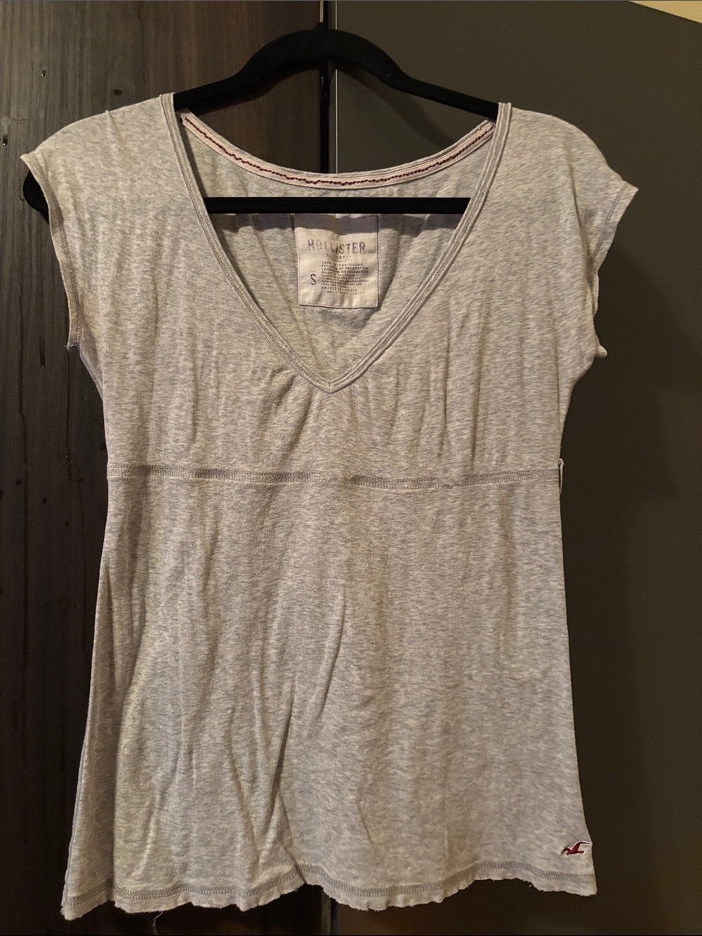 Hollister Women's Heather Gray V-Neck Capped sleevedTop